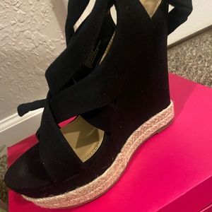 BLACK WEDGE OPEN TOE
